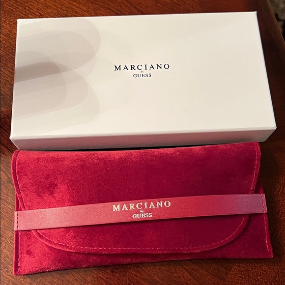 BRAND NEW GUESS BY MARCIANO GM00007 25F SUNGLASSES. NWOT - Picture 4 of 12